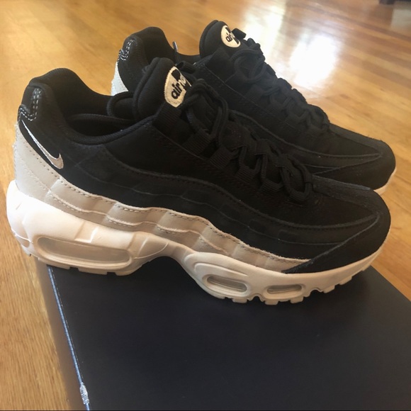 Nike Women's Air Max 95 Premium Running - Picture 7 of 12